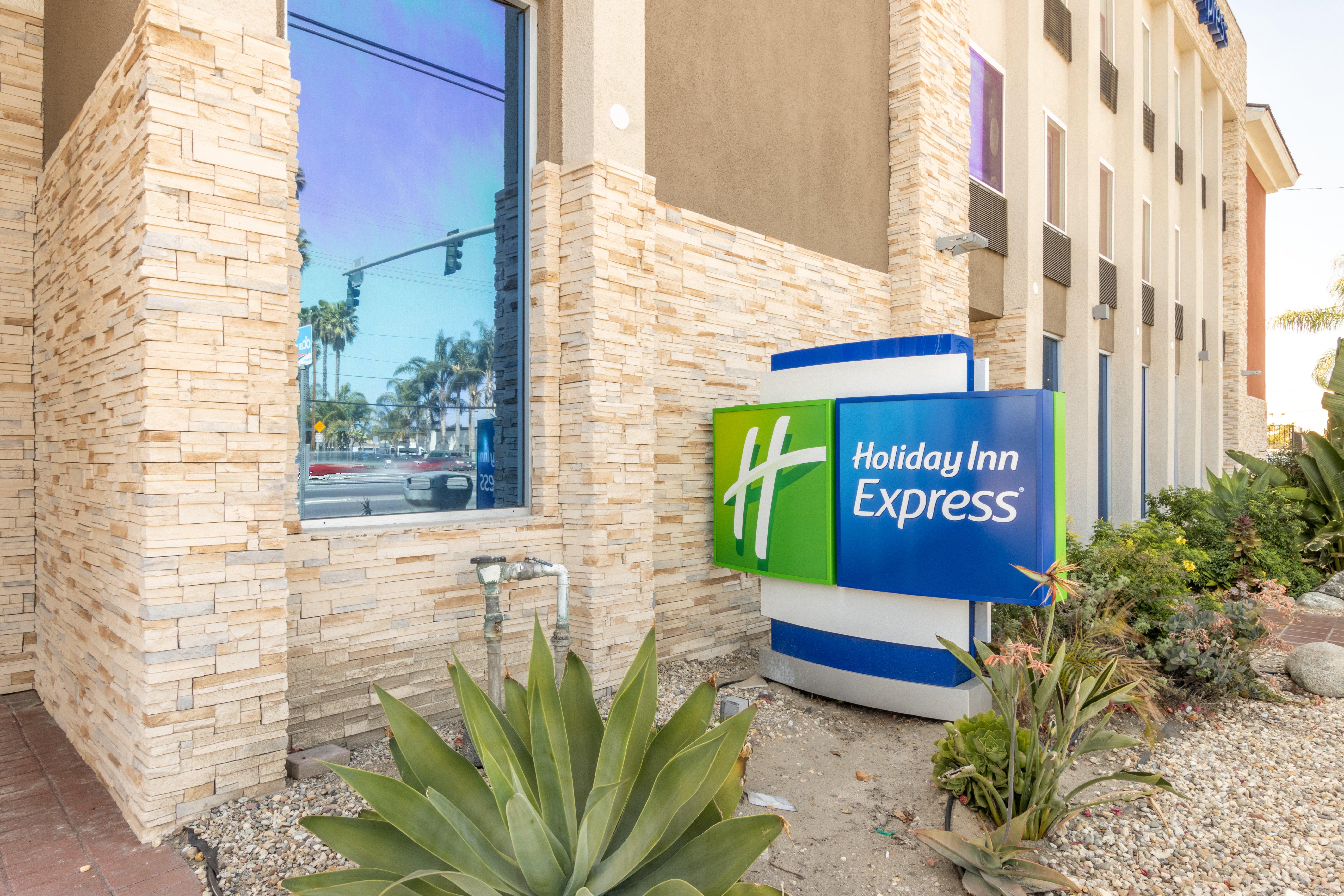 Holiday Inn Express - Anaheim West Exteriör bild